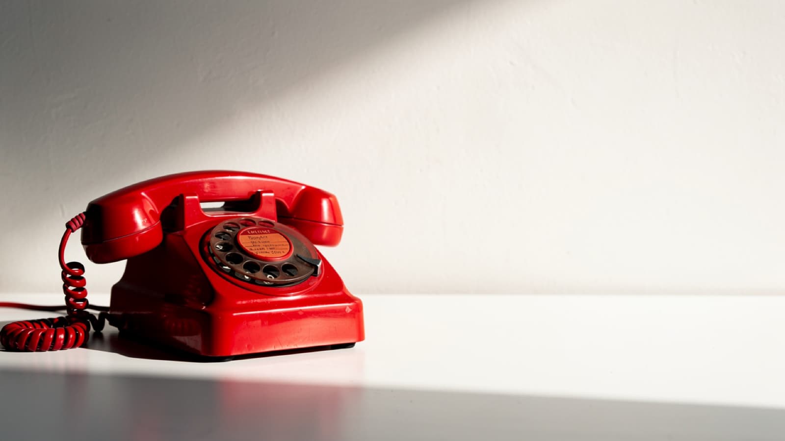 Email pronte da approvare al mattino — sistema che trova clienti in automatico